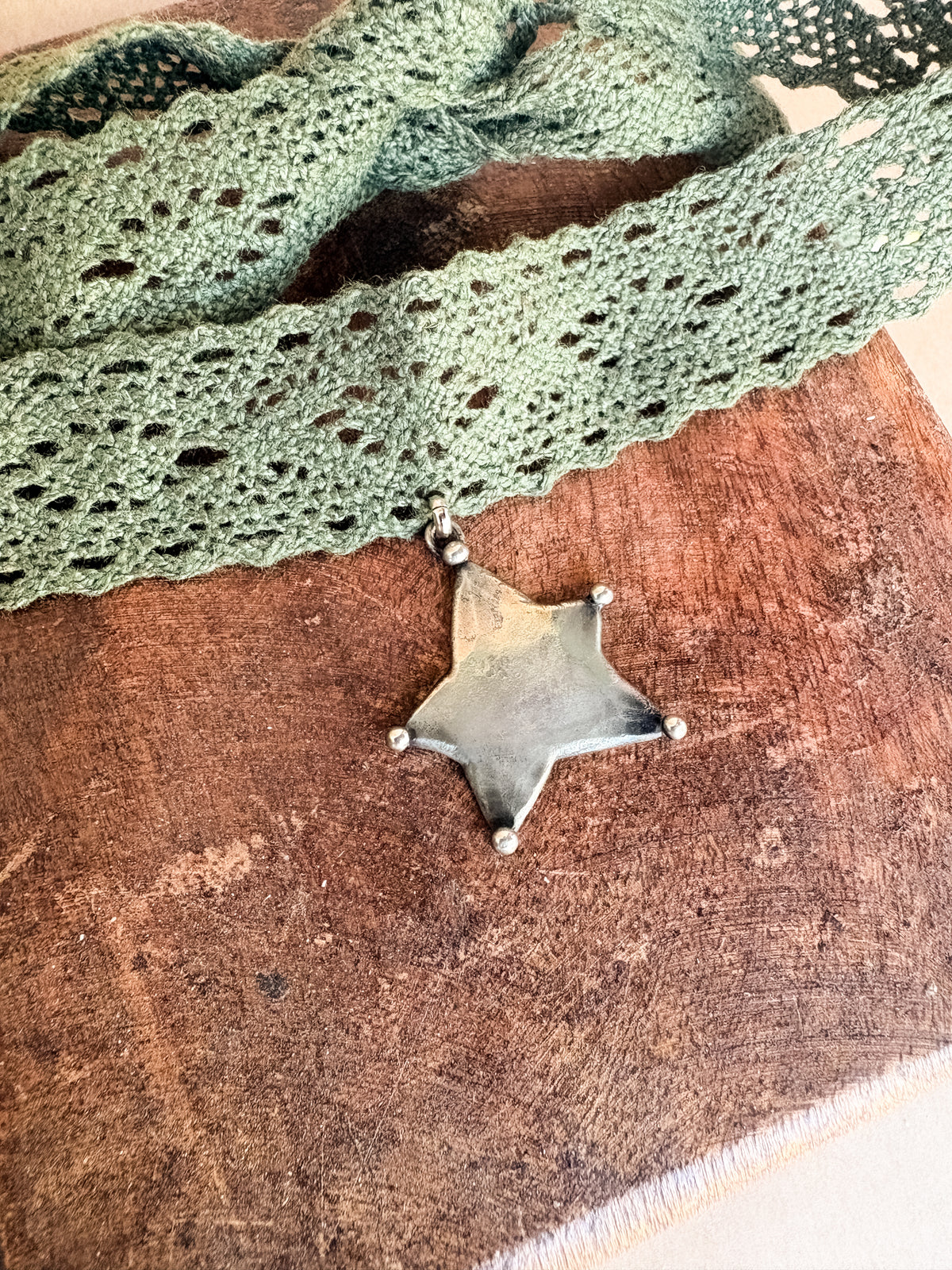 joker star wrap choker