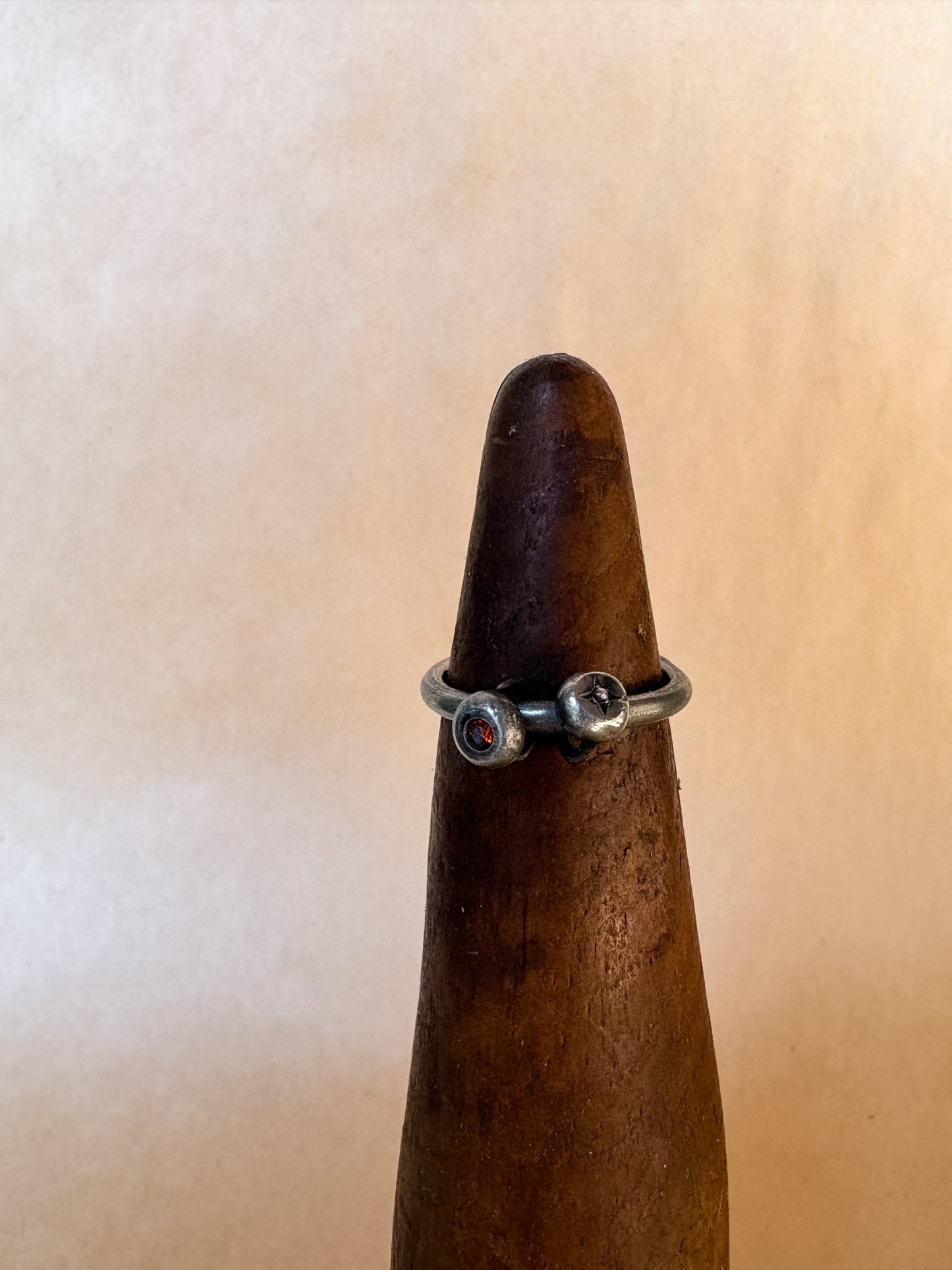 red star ring ring