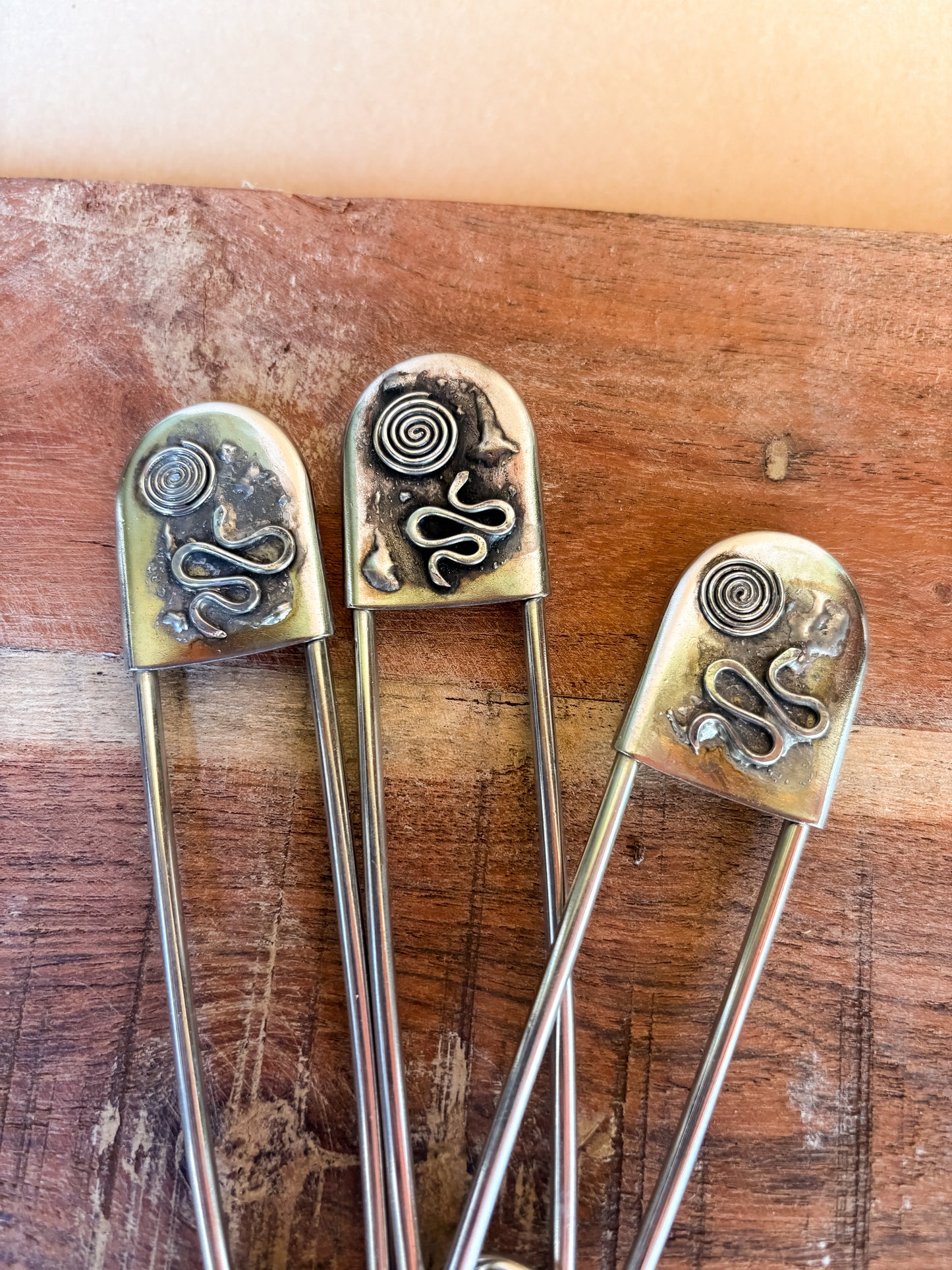 swirl snake safety pin