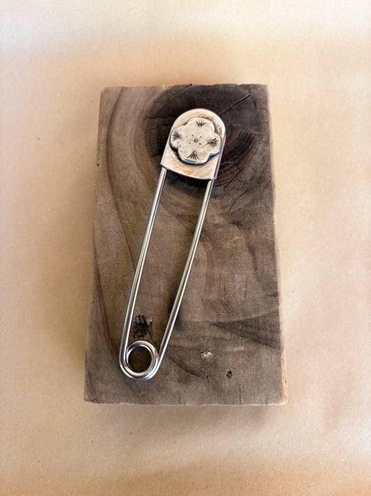 frond shield safety pin