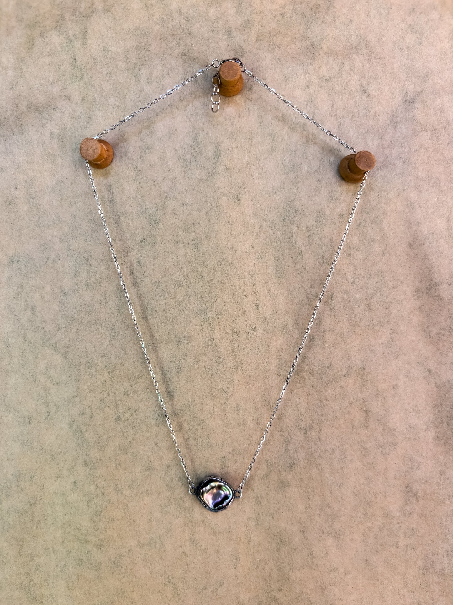 black pool pearl choker
