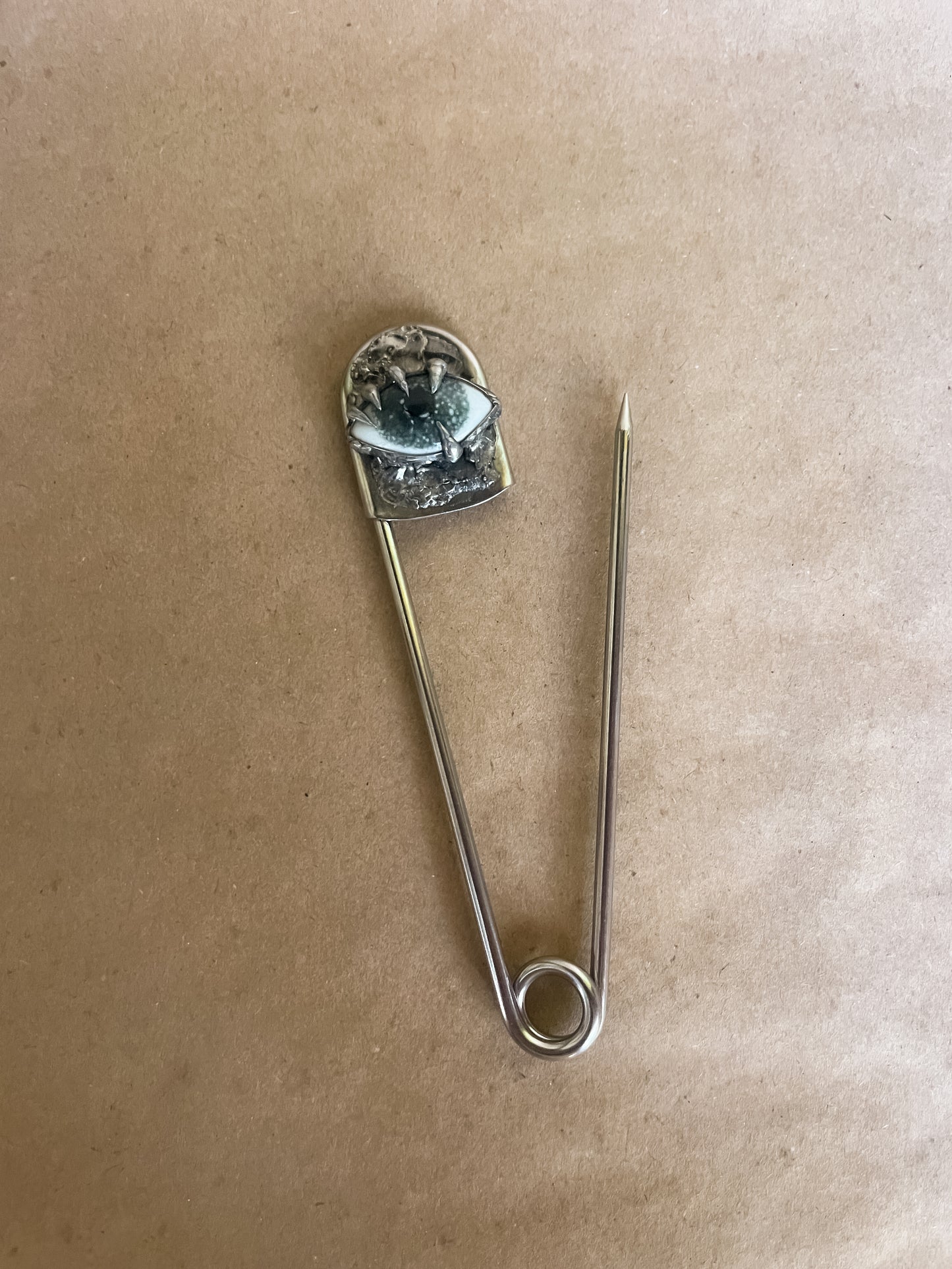 clutcher eye safety pin