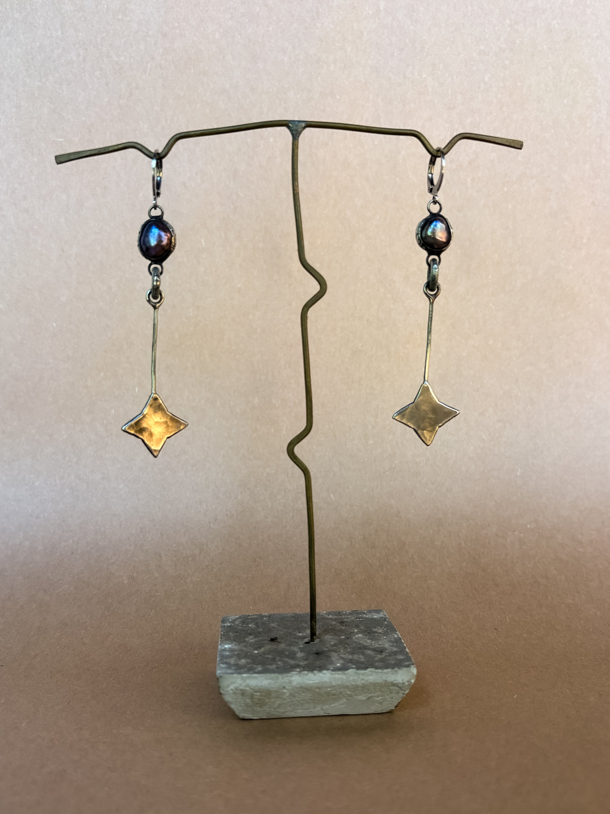 black nova drop earrings