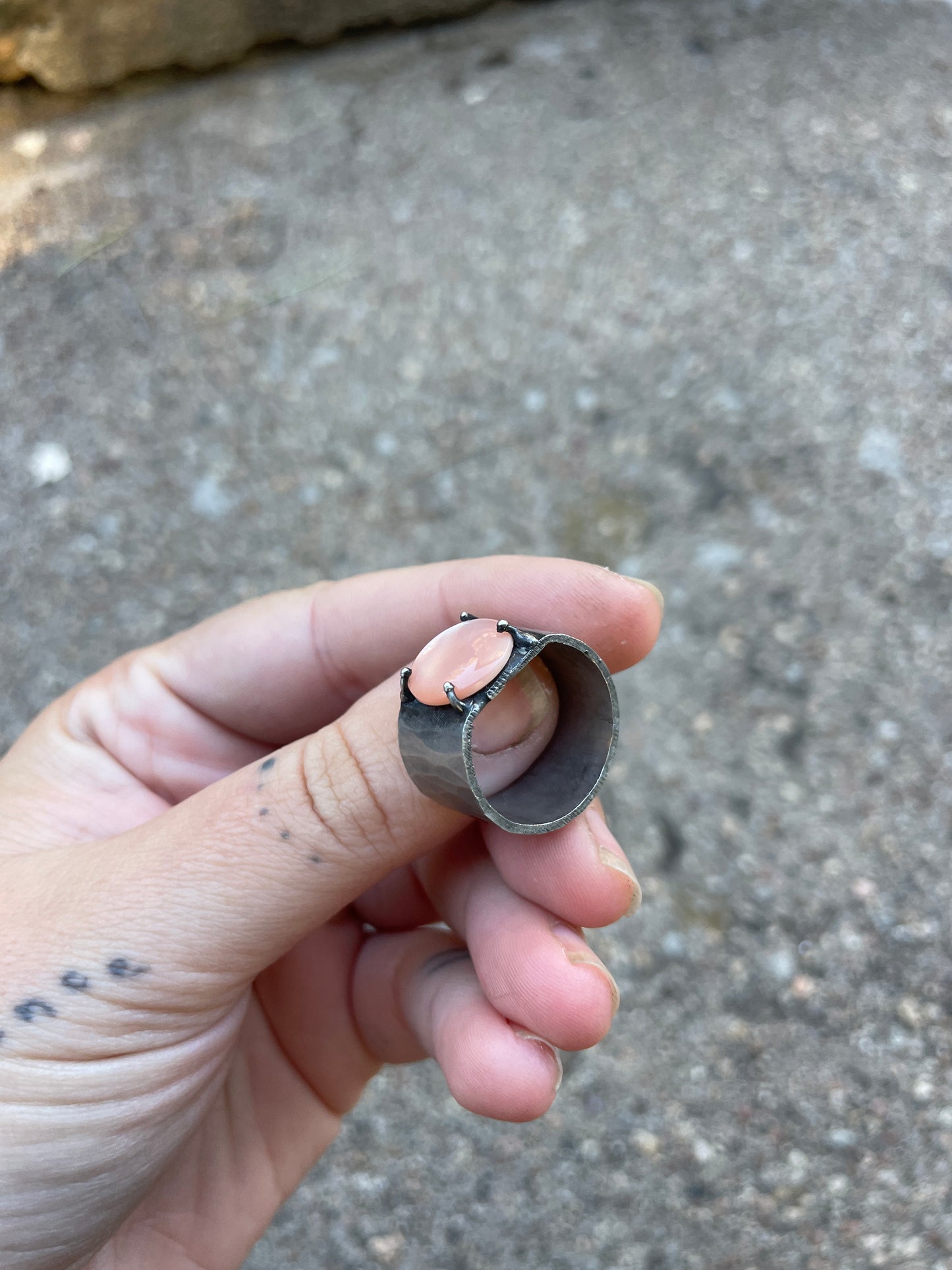 pink shell wide ring