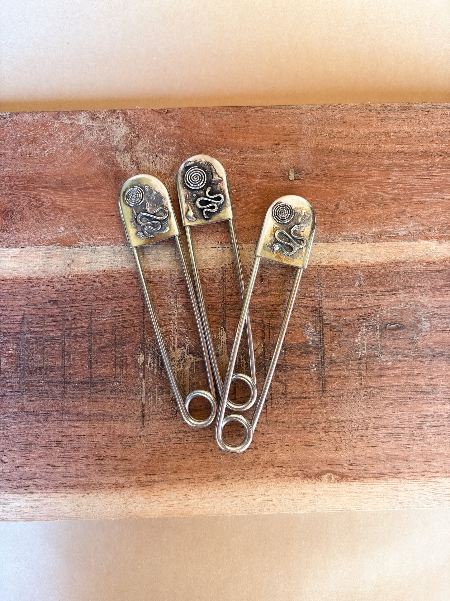 swirl snake safety pin