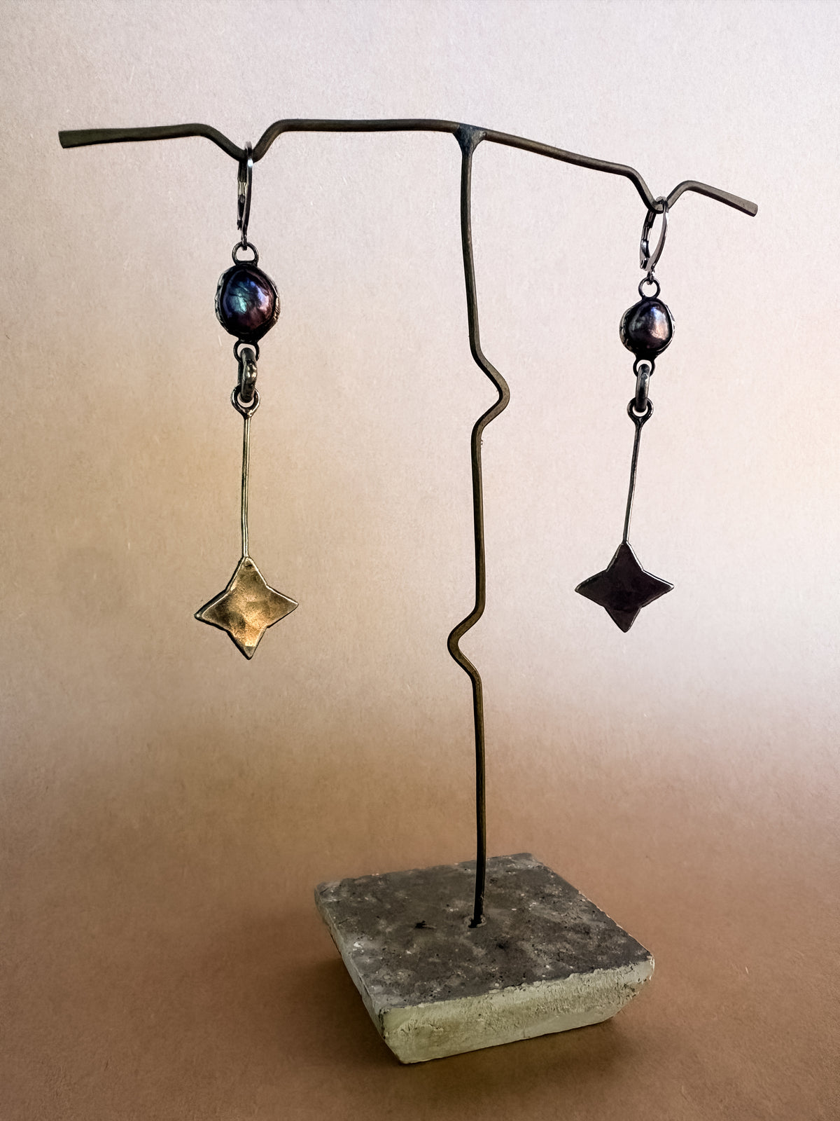 black nova drop earrings