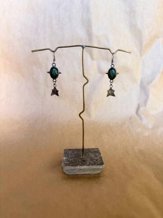 jester star earrings