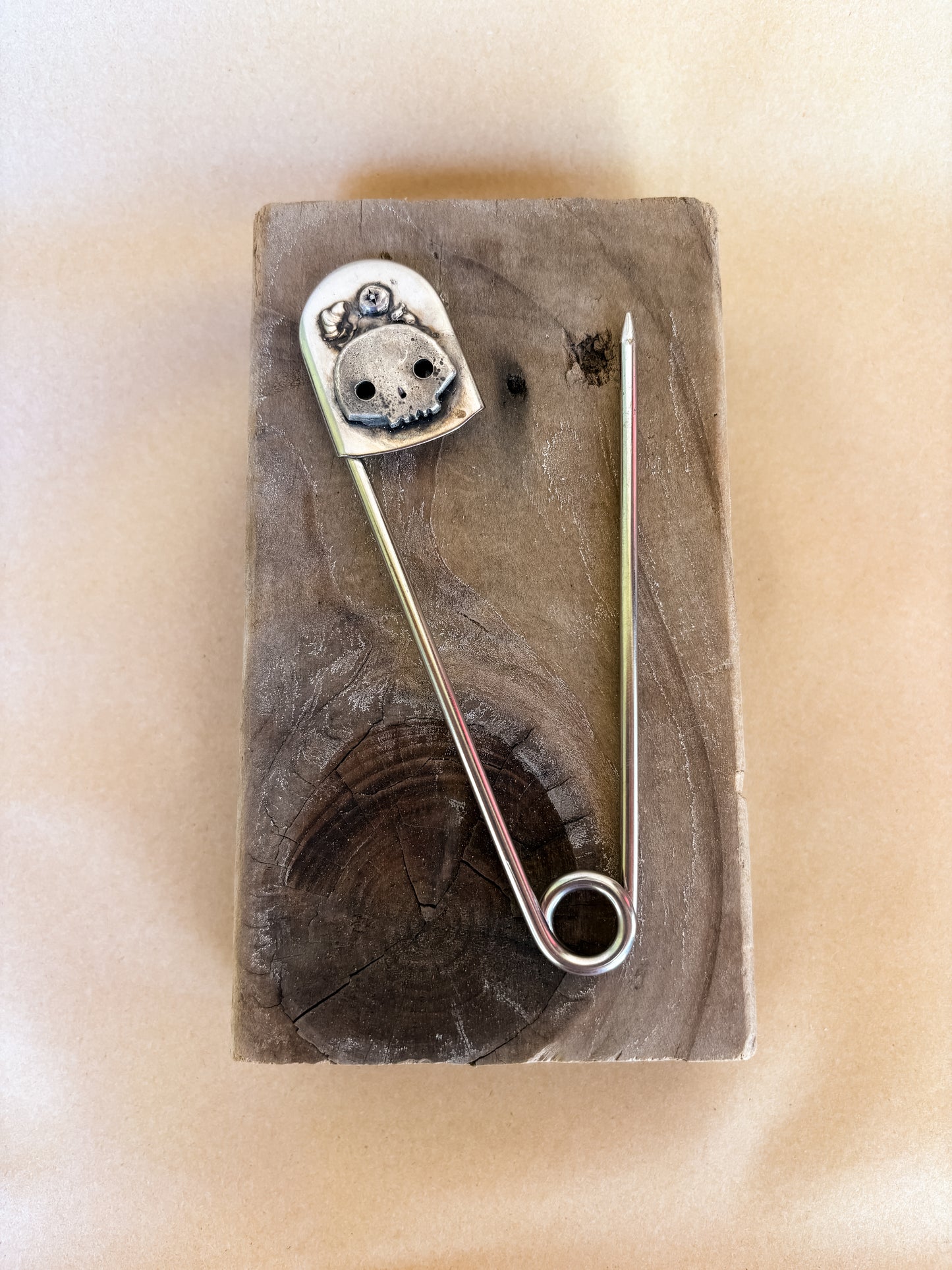 skull star safety pin
