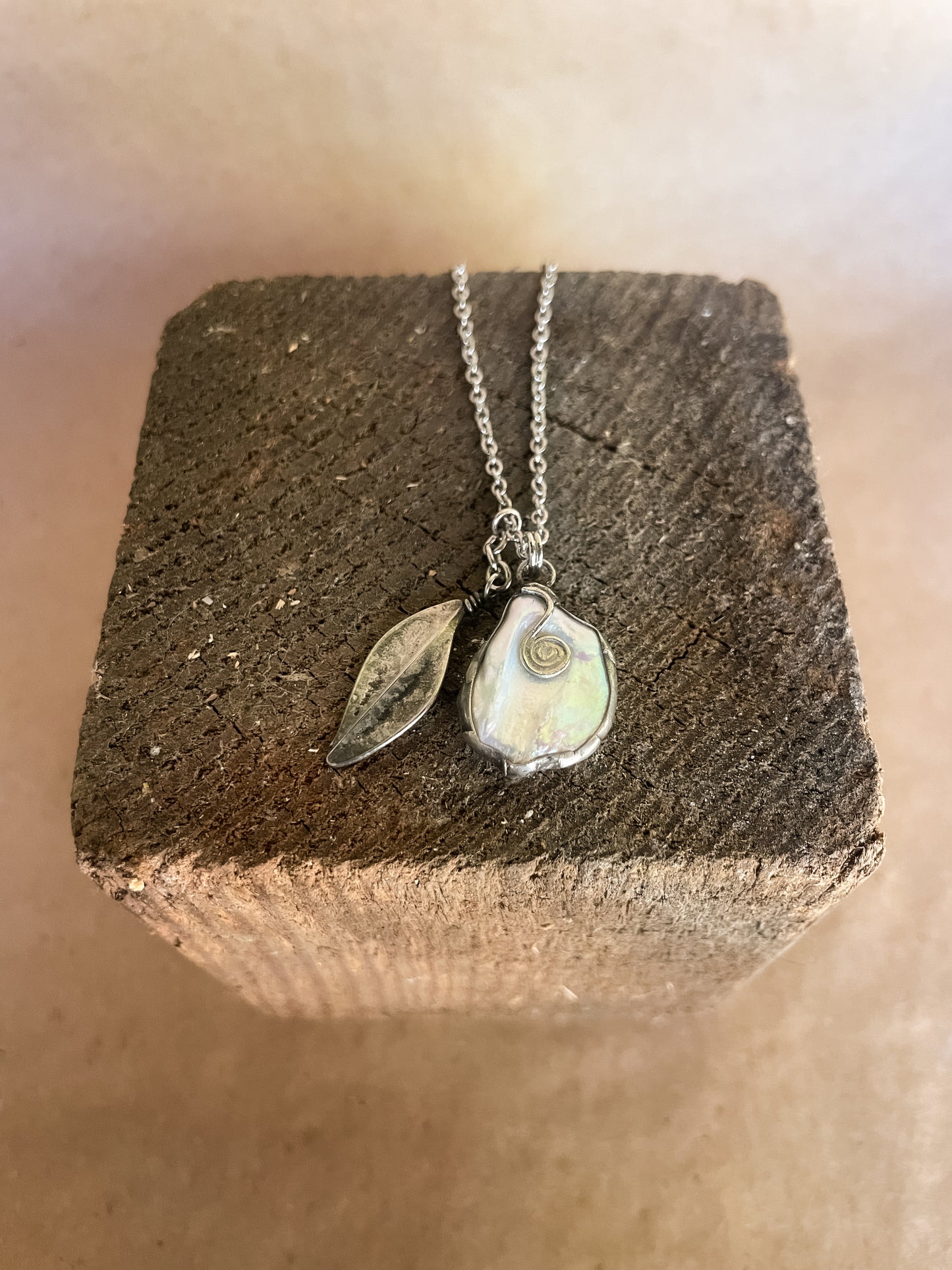 keshi pearl and leaf charm necklace