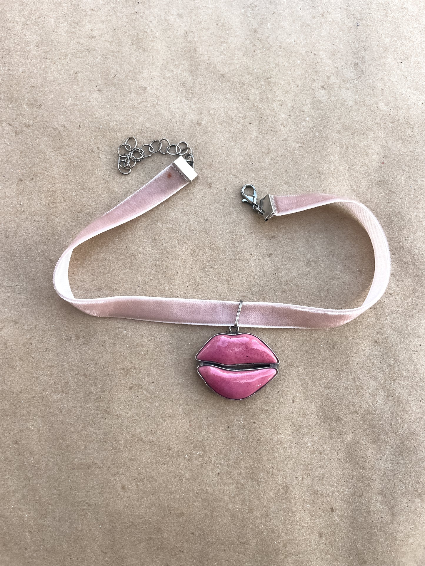 sweet kiss choker necklace