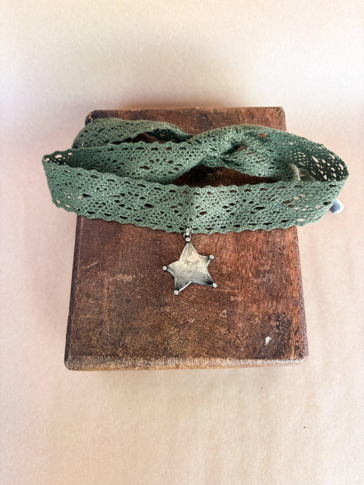 joker star wrap choker