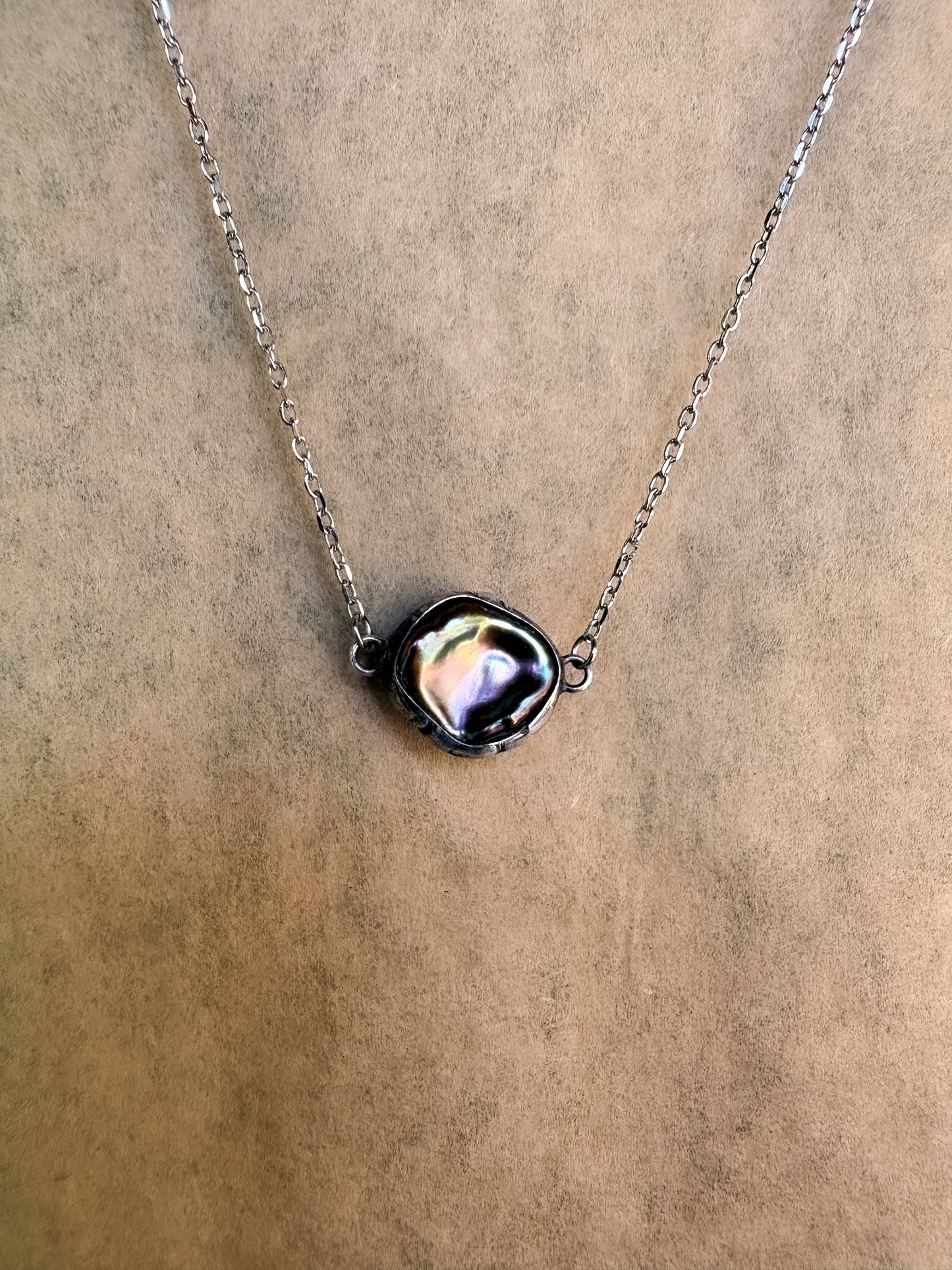 black pool pearl choker