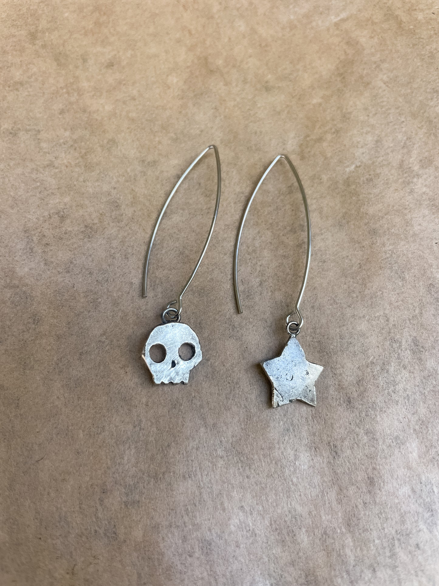 skull & star mismatch earrings