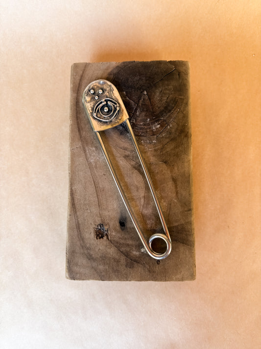 dotty eye safety pin
