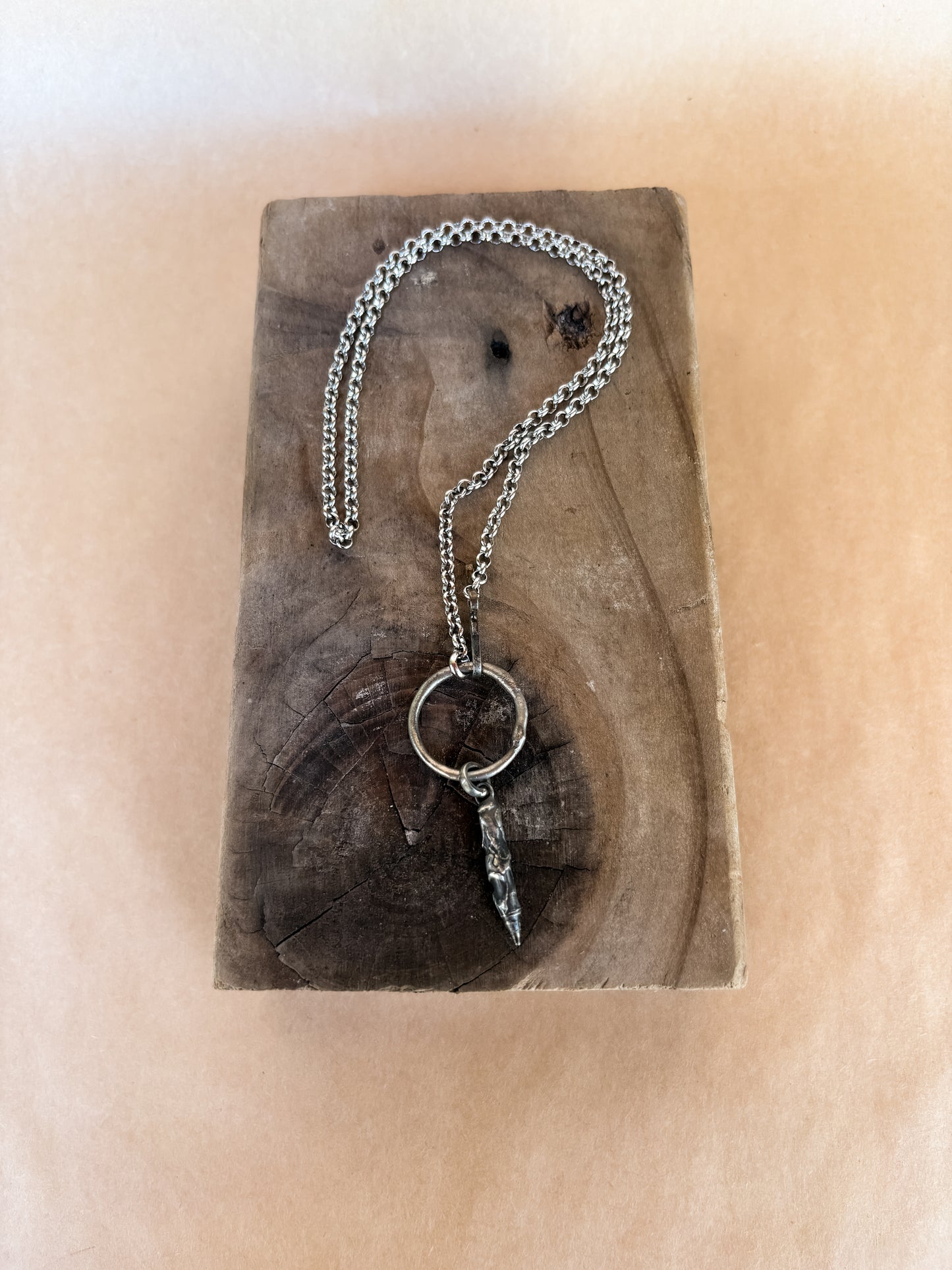 short slag spike necklace