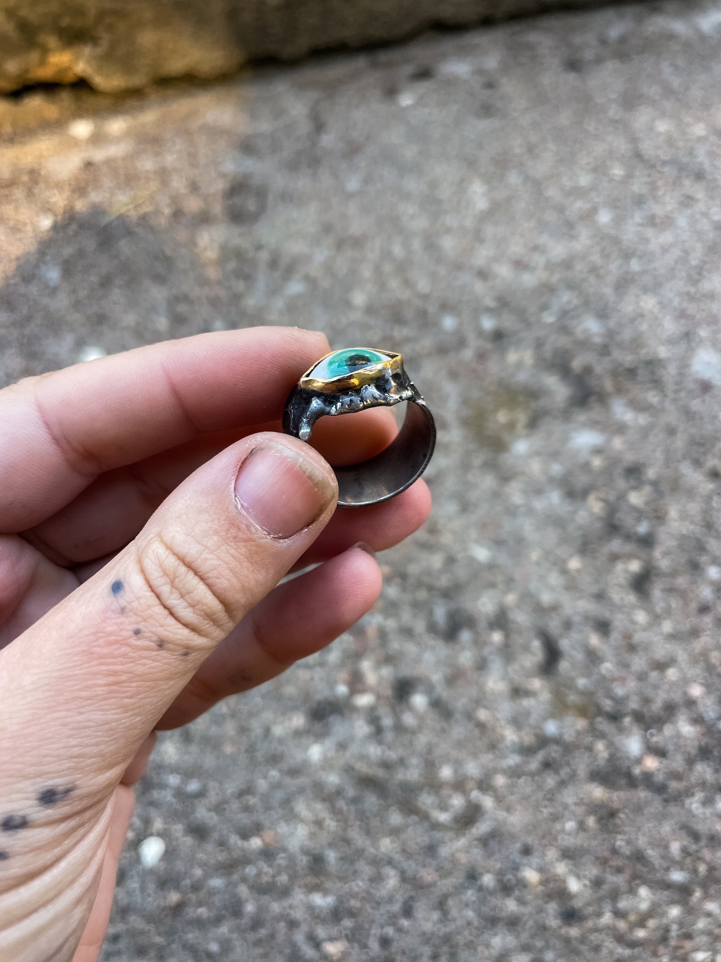 chunky eyeroll ring