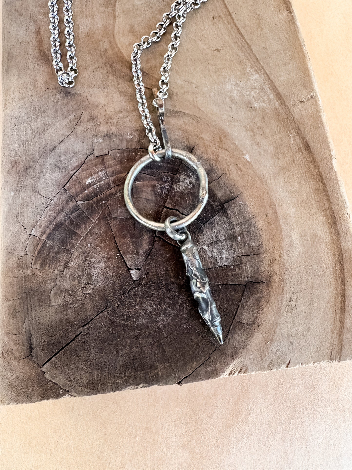 short slag spike necklace